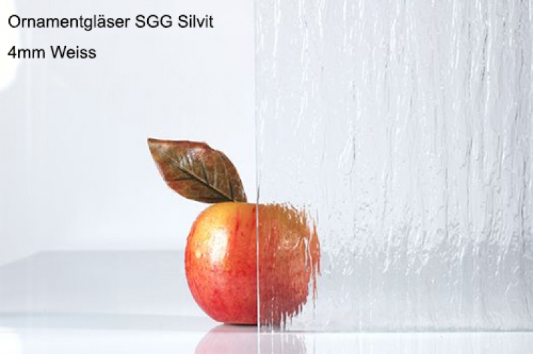 Ornamentglaeser_SGG_Silvit-_4mm_Weiss_Text